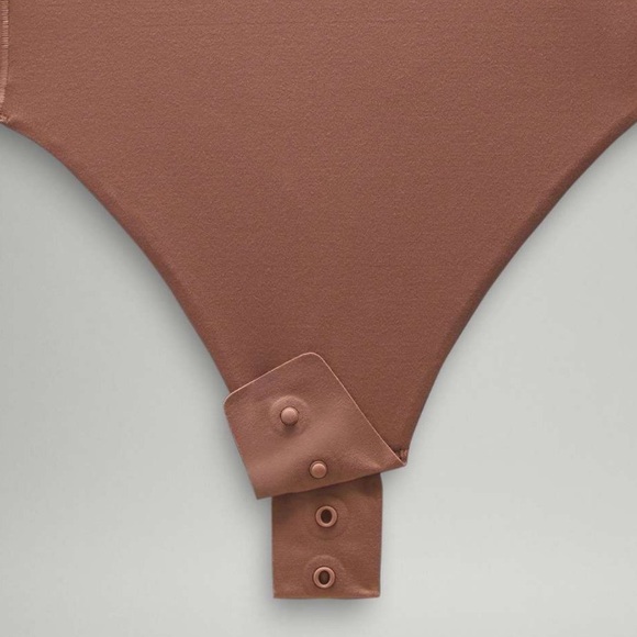 Lululemon size M Wundermost Ultra- Soft Nulu Sleeveless Square Neck Bodysuit - Picture 5 of 9